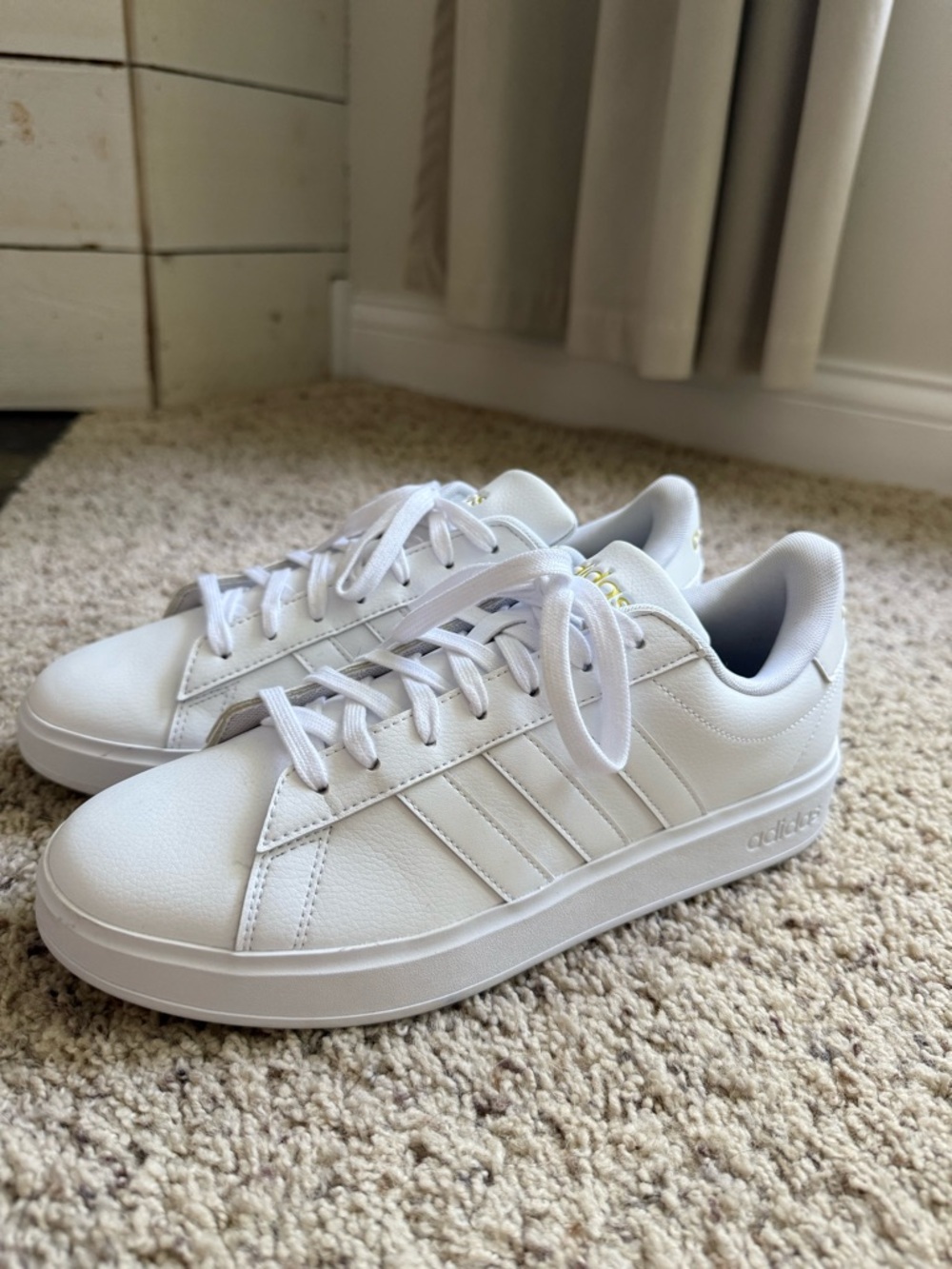adidas White Low-Top Court-Style Sneakers with Gold Logo - Picture 2 of 5